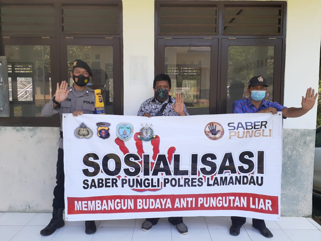 Sosialisasi Saber Pungli, Bhabinkamtibmas Desa Kawa Minta Masyarakat Tak Takut Melapor