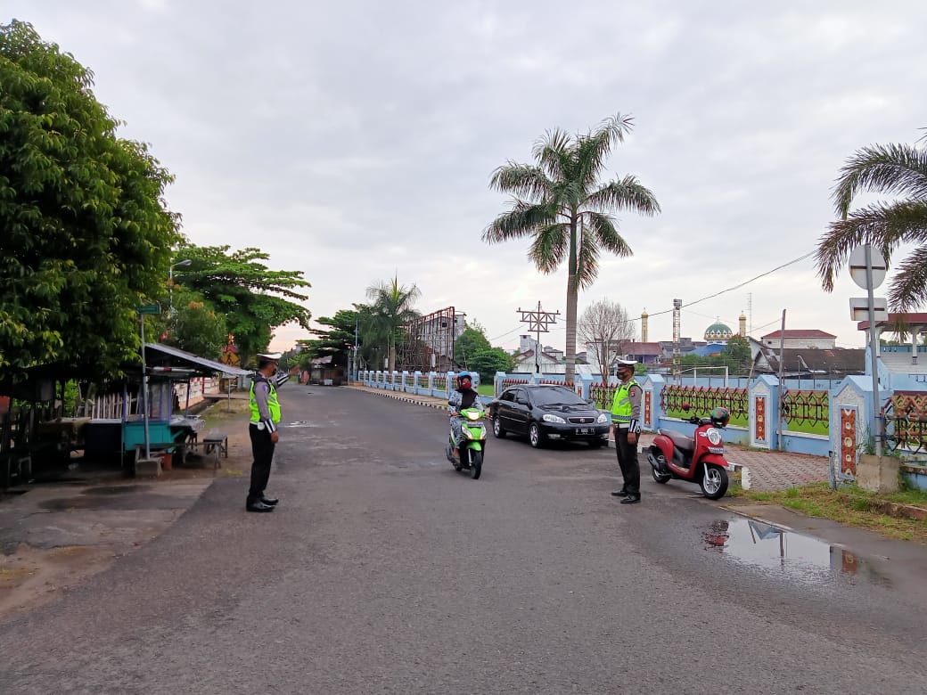 Tingkatkan Pelayanan kepada Masyarakat Sat Lantas Polres Seruyan Laksanakan Pengaturan di Pagi Hari.