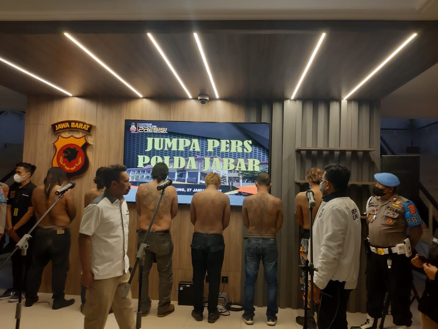 para-demonstran-yang-diamankan-tim-polisi-polda-jabar-dalam-fkdy