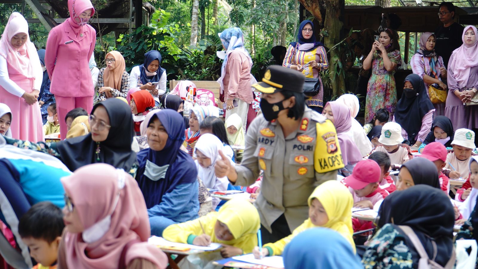 ca49d251-4e57-4e1f-80a3-a58214d74432