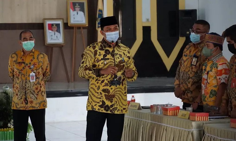 bupati hendra lesmana memberikan arahan terkait penggunaan dana desa