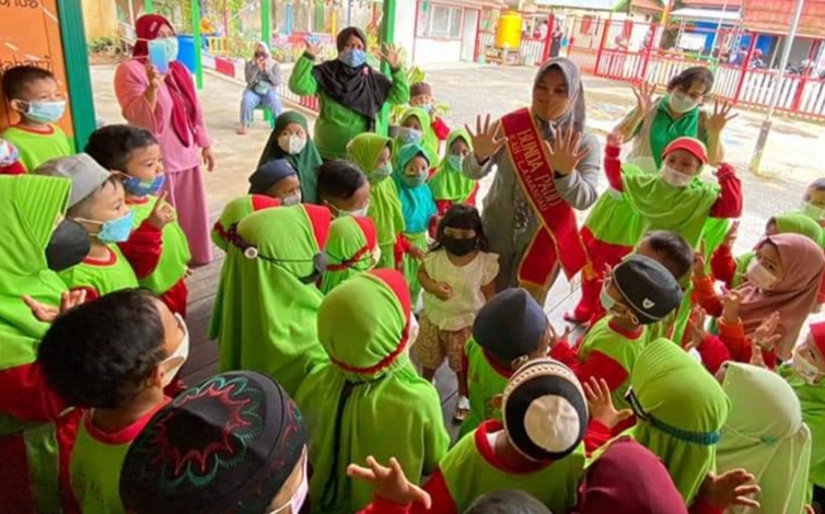 bunda paud lamandau rusdiyanti bersama anak usia pra sekolah