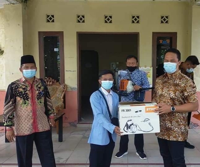 bupati hendra lesmana berikan bantuan kepada hima lamandau