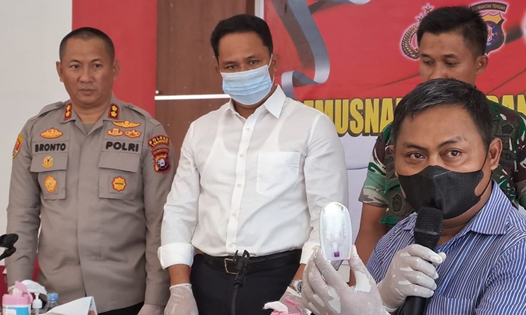 bupati hendra lesmana bersama kapolres dan dandim saat acara pemusnahan narkoba