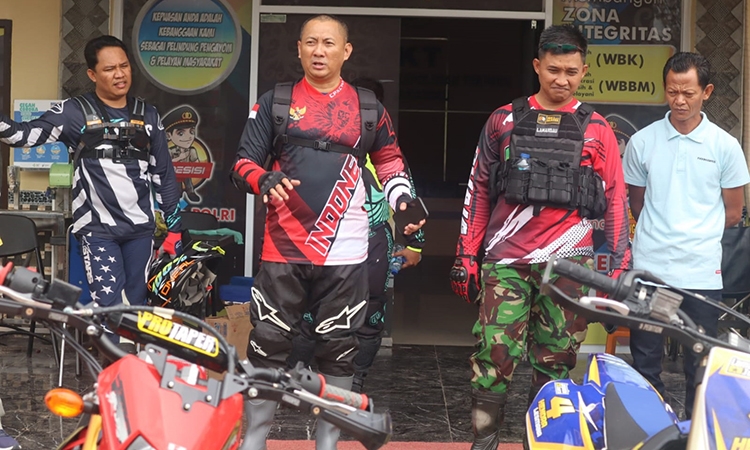 bupati hendra lesmana, kapolres dan dandim bersiap berangkat trabas