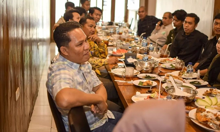 bupati hendra lesmana ramah tamah dengan hima lamandau malang raya