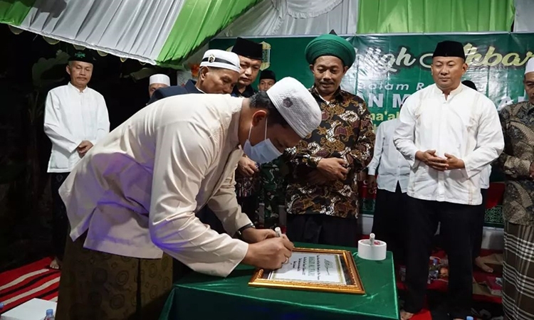 bupati hendra lesmana resmikan masjid al fajri nanga bulik