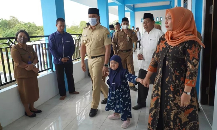 bupati hendra lesmana tinja sekolah islam terpadu al huda nanga bulik