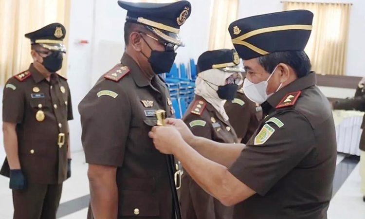 hendra jaya atmaja dilantik menjadi kajari lamandau