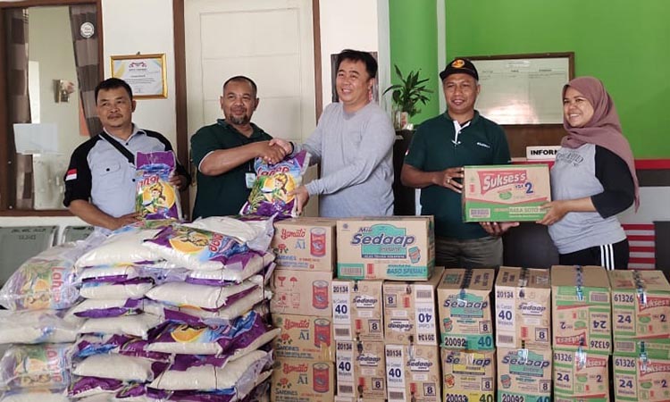 pt nal serahkan bantuan korban banjir di lamandau