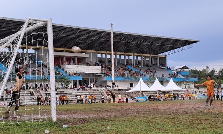 adu penalti antara pedongatan fc dengan belantikan raya fc