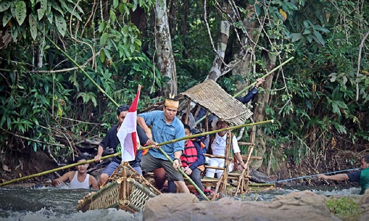 bupati hendra lesmana coba rafting bamboo
