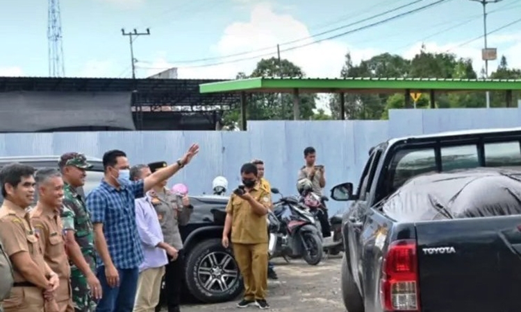 bupati hendra lesmana lepas rombongan pembawa bansos