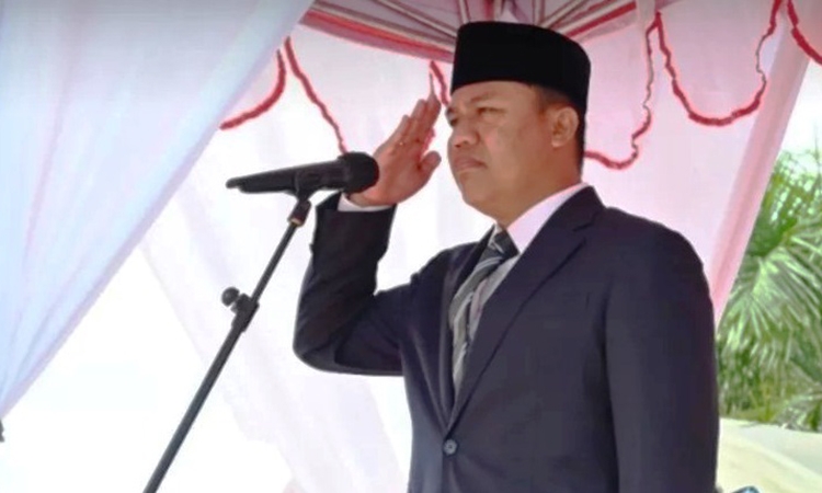 bupati hendra lesmana pimpin apel di halaman setda lamandau