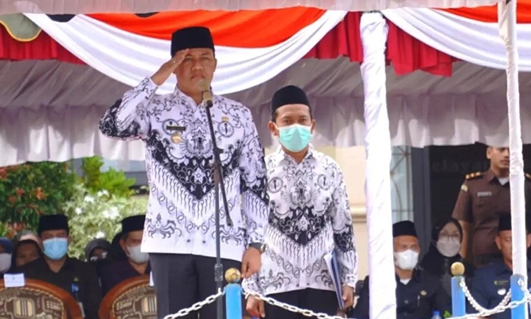 bupati hendra lesmana pimpin upacara peringatan hgn ke 77