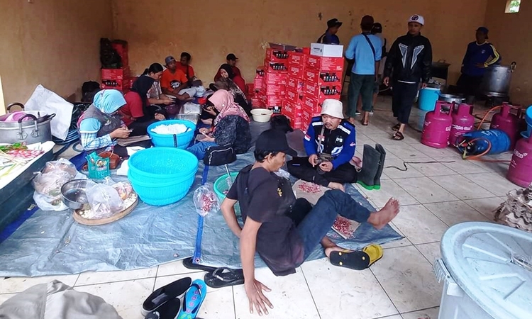 pemkab lamandau siapkan dapur umum di lokasi pengungsian