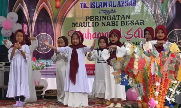 pentas seni anak tk islam alazhar pada peringatan maulid nabi muhammad