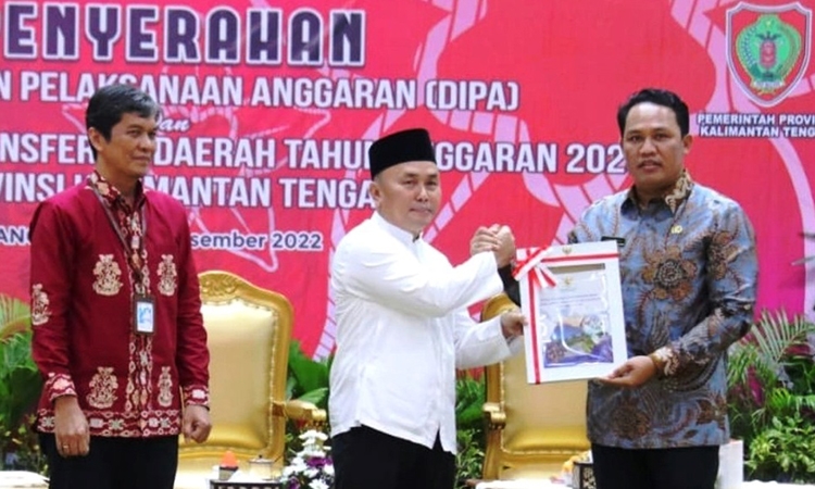 bupati hendra lesmana menerima dipa 2023