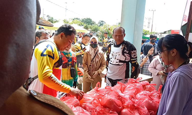 bupati pantau pasar murah