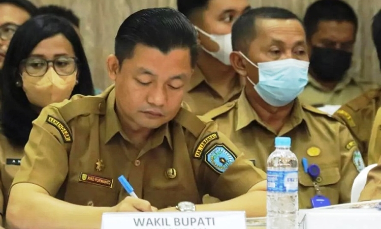 wabub riko porwanto hadiri rakor penanggulangan kemiskinan