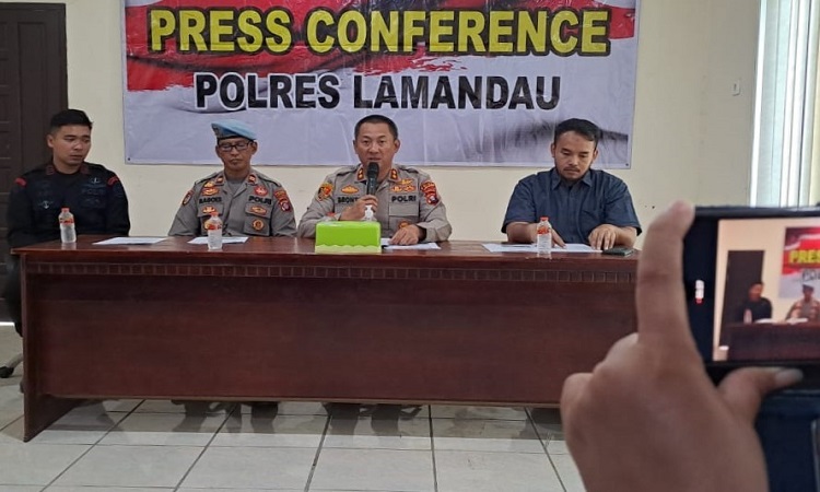 kapolres lamandau akbp bronto budiyono gelar konferensi pers