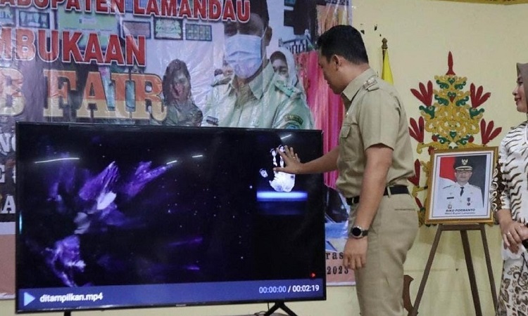 bupati hendra lesmana launching uhc (1)