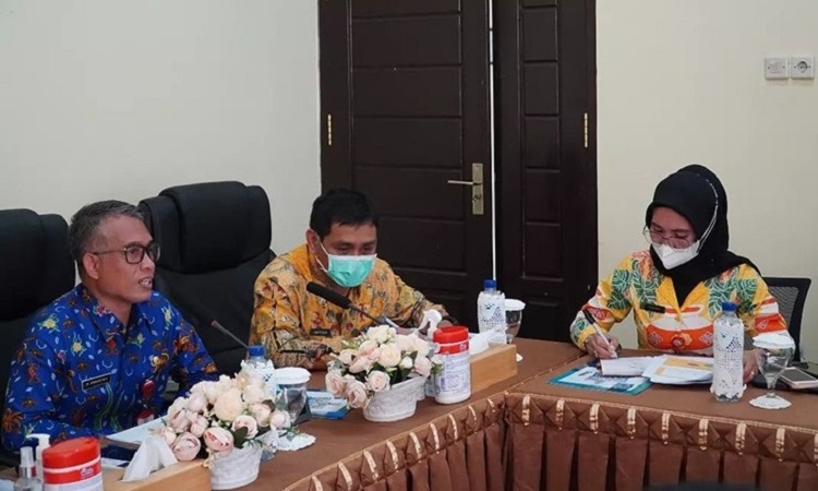 kepala disdukcapil kamini anthus ikut rakor