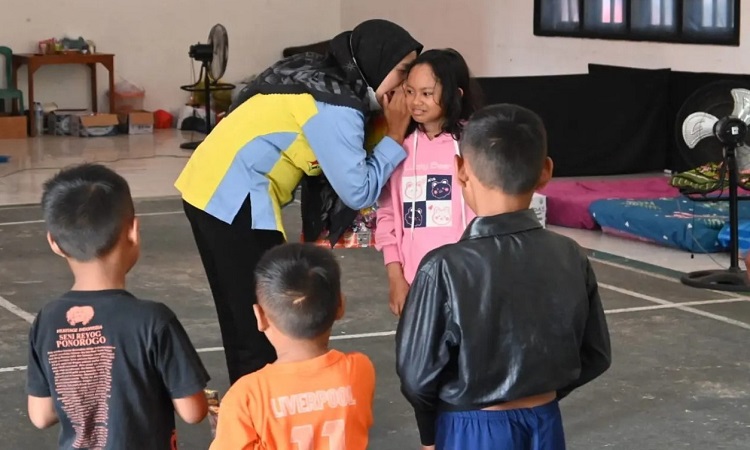 pendampingan kepada anak korban bencana