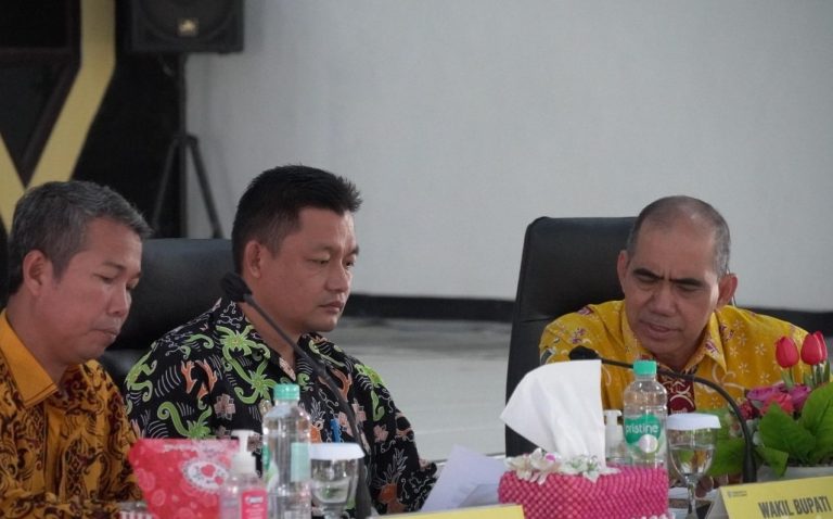 wabup riko porwanto hadiri acara konsultasi publik penyusunan rkpd