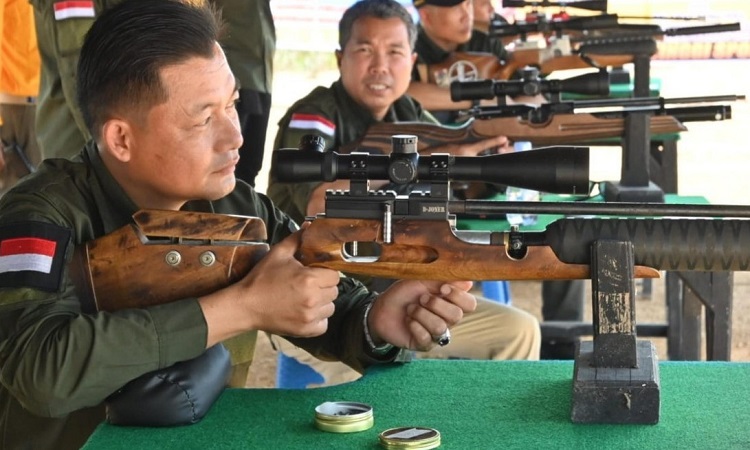 wabup riko porwanto ikuti kejuaraan menembak