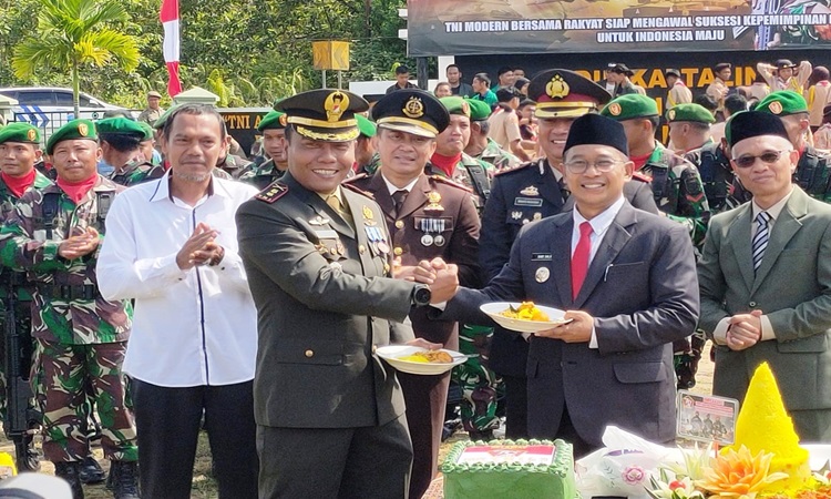 said salim potong tumpeng hut tni