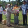 Anggota DPRD Kobar Sri Lestari dalam acara penutupan TMMD. (Yusro)