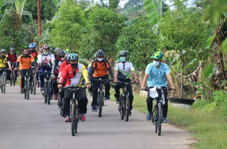 Bupati Bersama Forkopimda dan Kepala OPD Bersepeda Santai Keliling Nanga Bulik