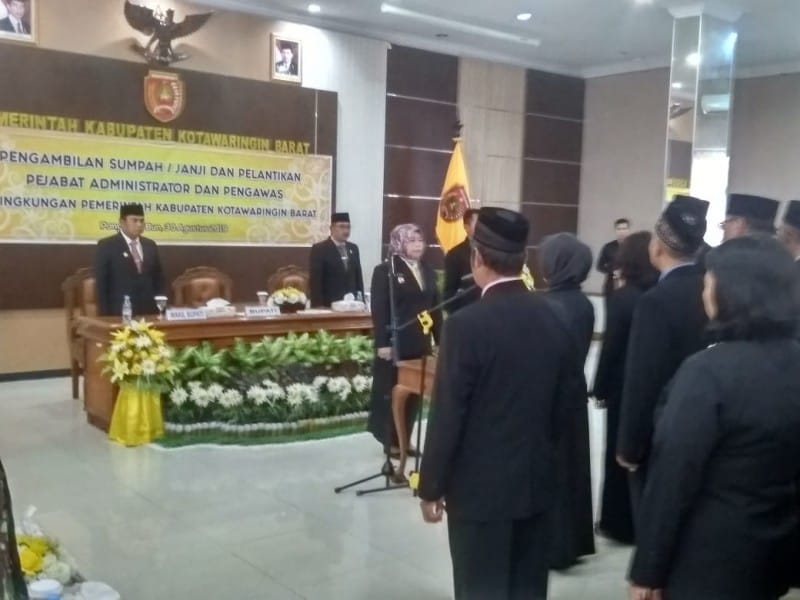 Bupati Kobar Melantik Seratusan Pejabat Eselon