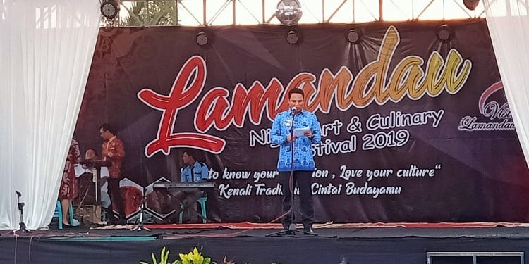 Bupati Lamandau H Hendra Lesmana saat memberi sambutan dalam acara Lamandau Night Art and Culinary Festival
