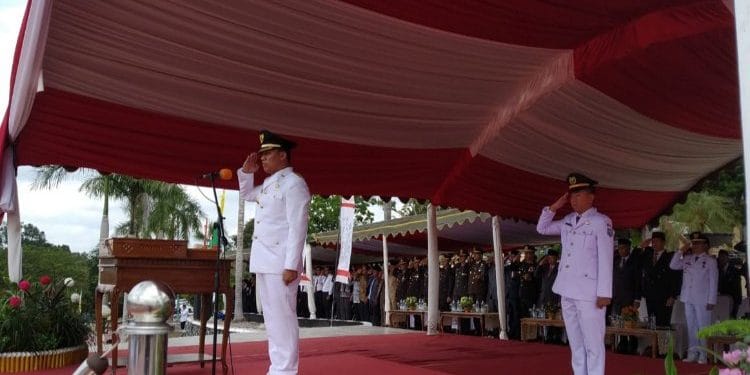Bupati Lamandau H Hendra Lesmana saat menjadi inspektur upacara pada Peringatan Hari Kemerdekaan RI ke 74