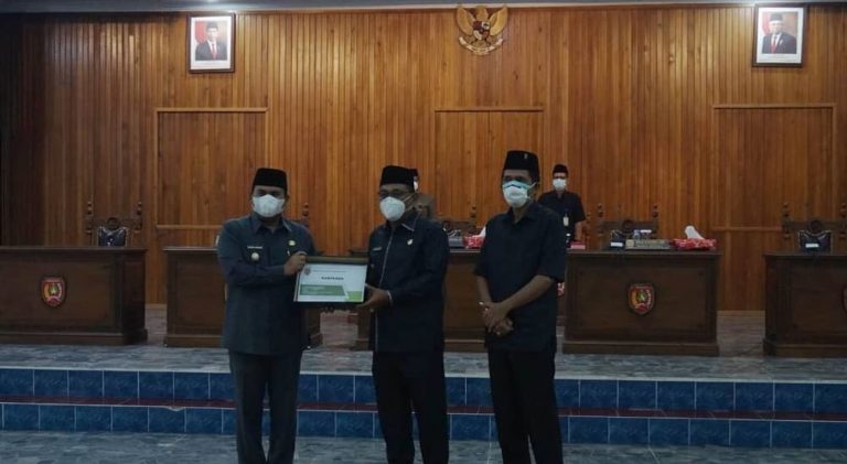 Dalam Rapat Paripurna DPRD Kobar, Wakil Bupati Kobar Sampaikan Sambutan Pengantar Ranperda Tentang APBD TA. 2021