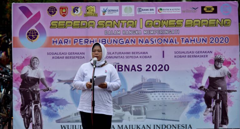 Harhubnas 2020, Bupati Kobar Bagikan Ribuan Masker
