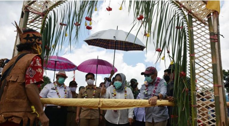 Bupati Hj. Nurhidayah Menghadiri Hari Jadi Desa Sungai Dau