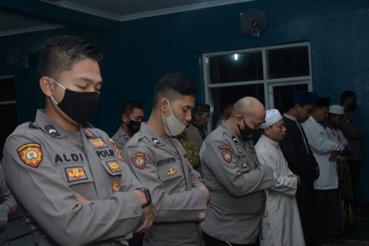 Subuh Berjamaah Bersama Anggota Dalmas Polres Banjar