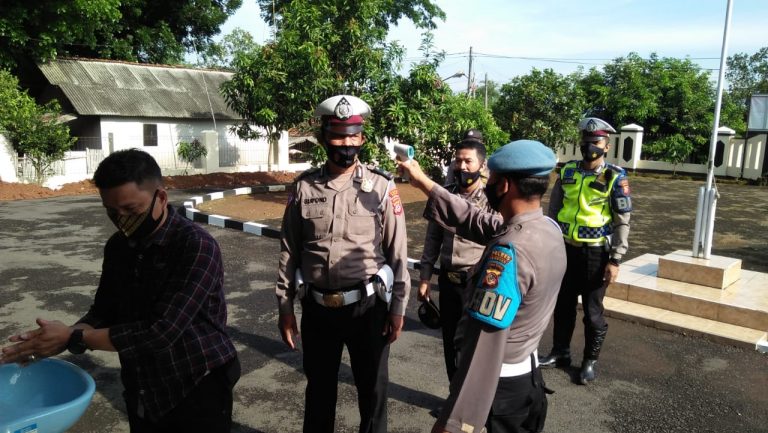 Polsek Pataruman, Cek Suhu Tubuh Personil Sebelum Memasuki Kantor