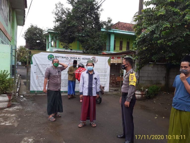 Tiga Pilar Desa Kujangsari Pantau Posko Kampung Tangguh Di Pondok Pesantren Miftahul Huda Al – Azhar Citangkolo