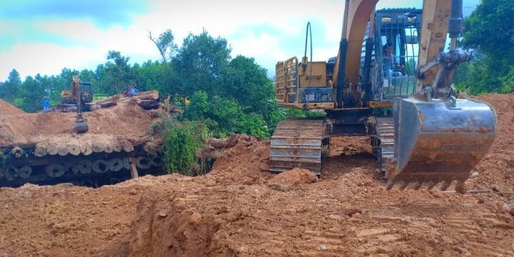 Perbaikan jembatan yang ambruk