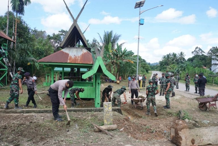 TNI Polri karya bakti