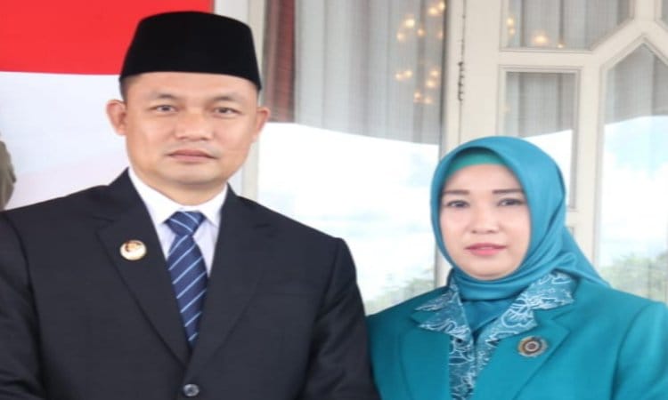 Wabup Lamandau Riko Porwanto berserta istri Saridah Riko