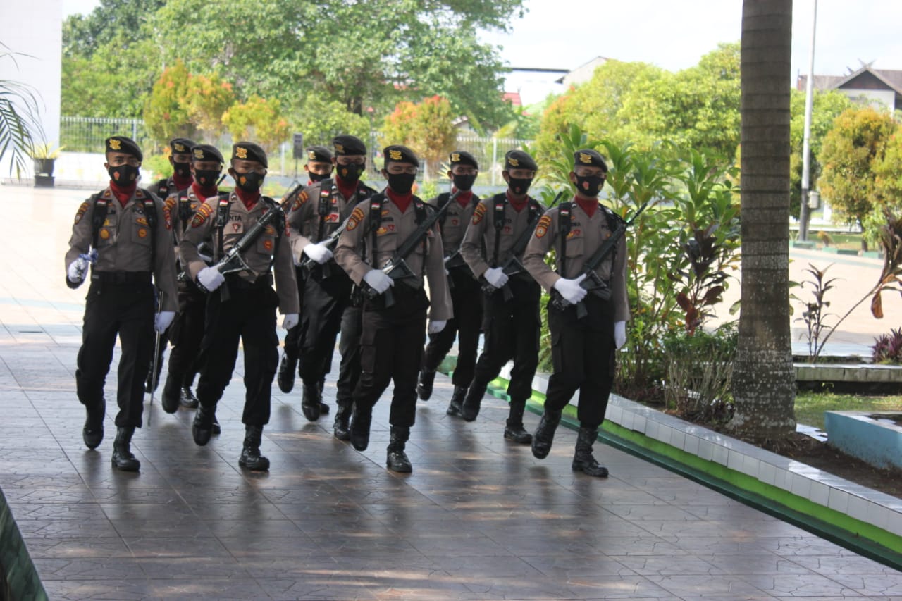 Peringati Hari Pahlawan, Personel Ditsamapta Ikuti Upacara Di Lapangan Senaman Lampang
