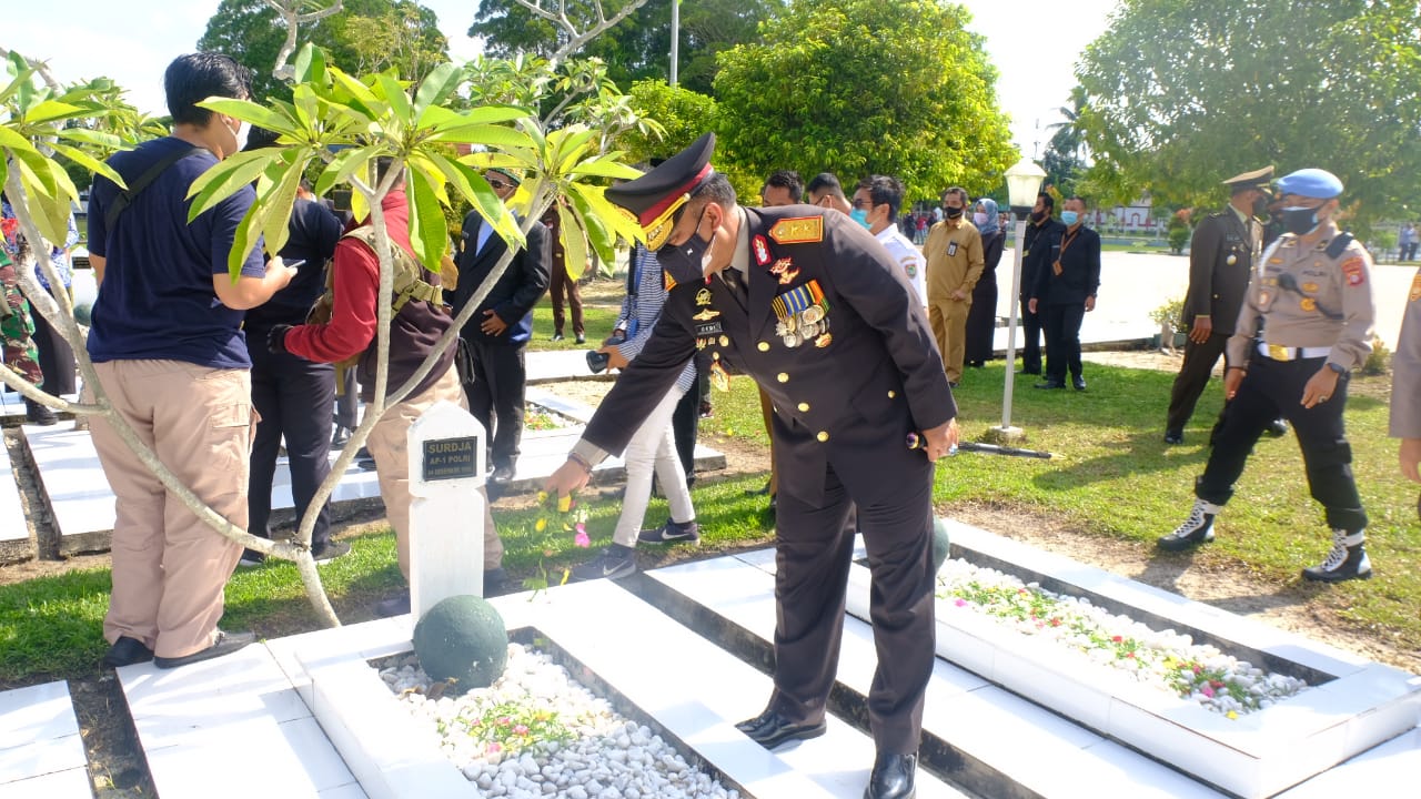 Peringati Hari Pahlawan Tahun 2020, Kapolda Kalteng Hadiri Upacara Ziarah