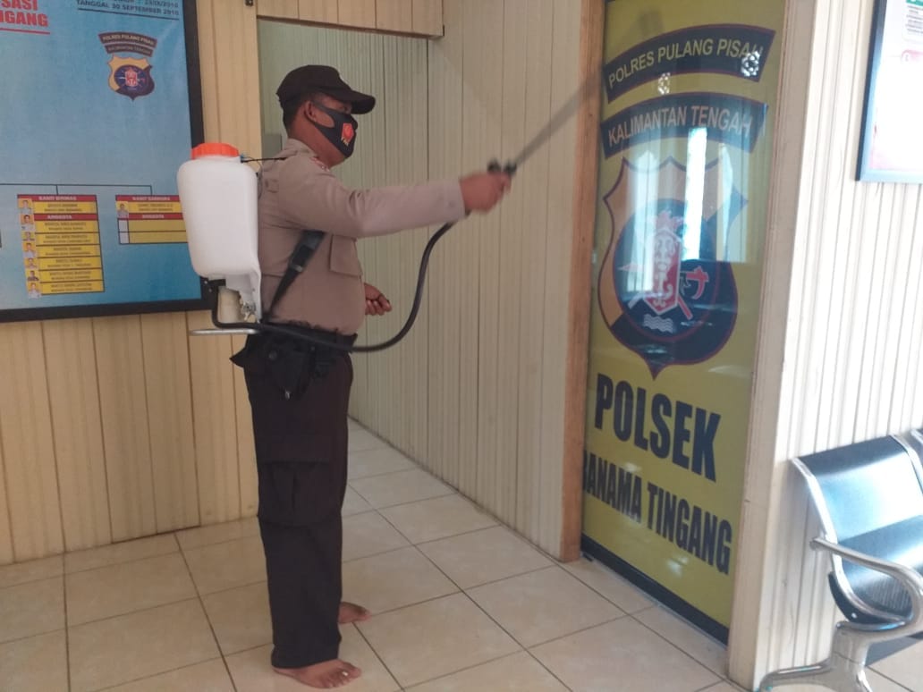 semprot desinfektan