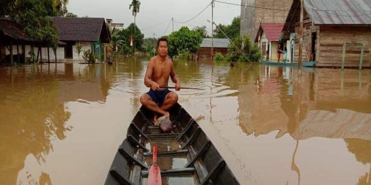 warga desa tumbang langkai